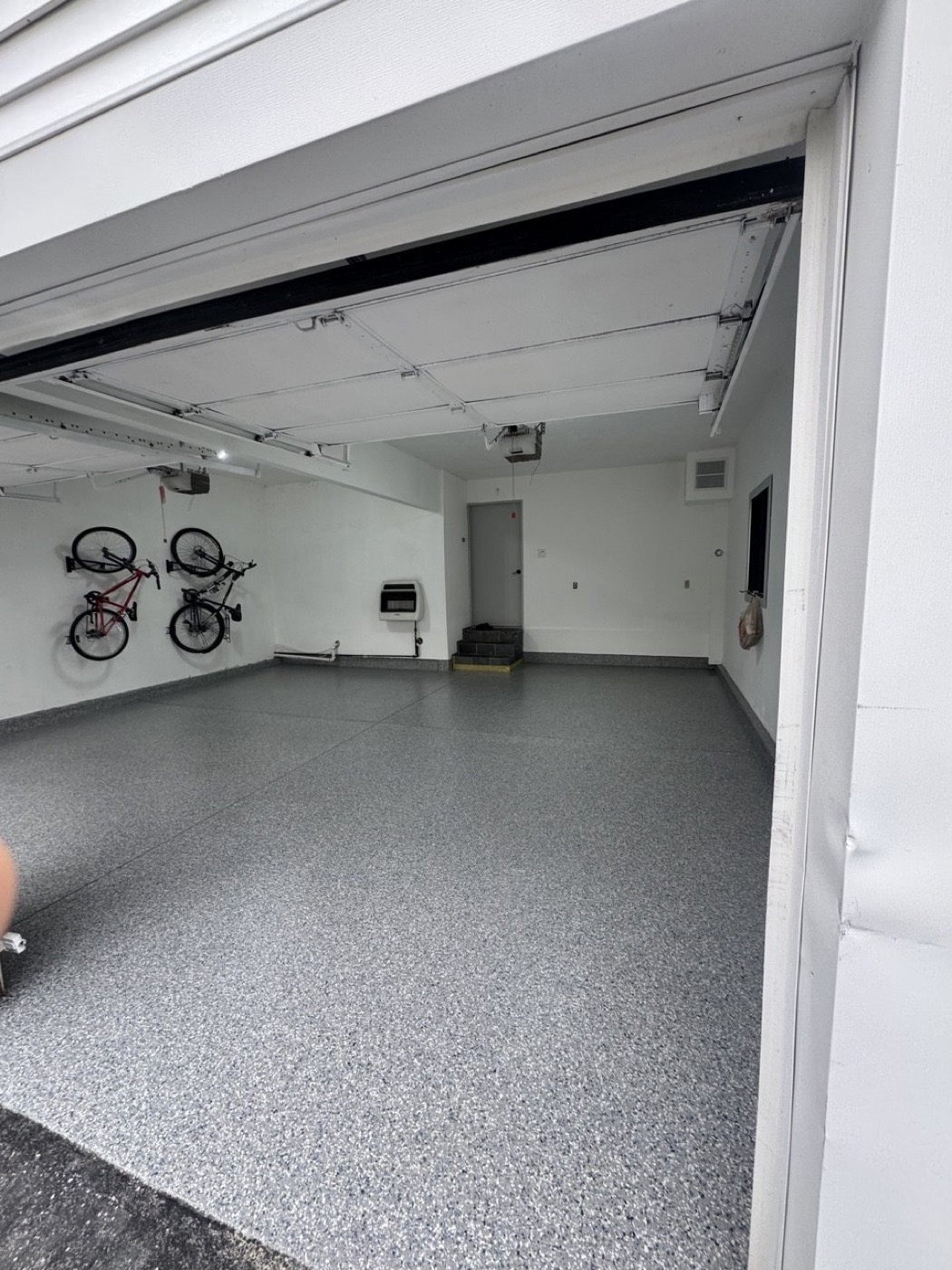 Garage floor after a Level Coating polyaspartic install
