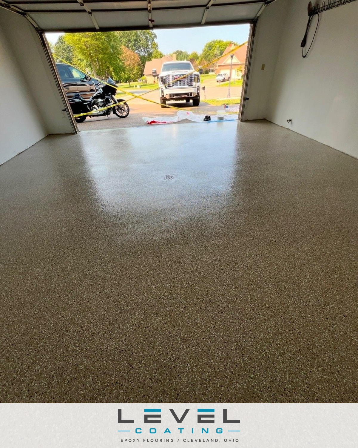 Flake broadcast garage floor detail - Cleveland area